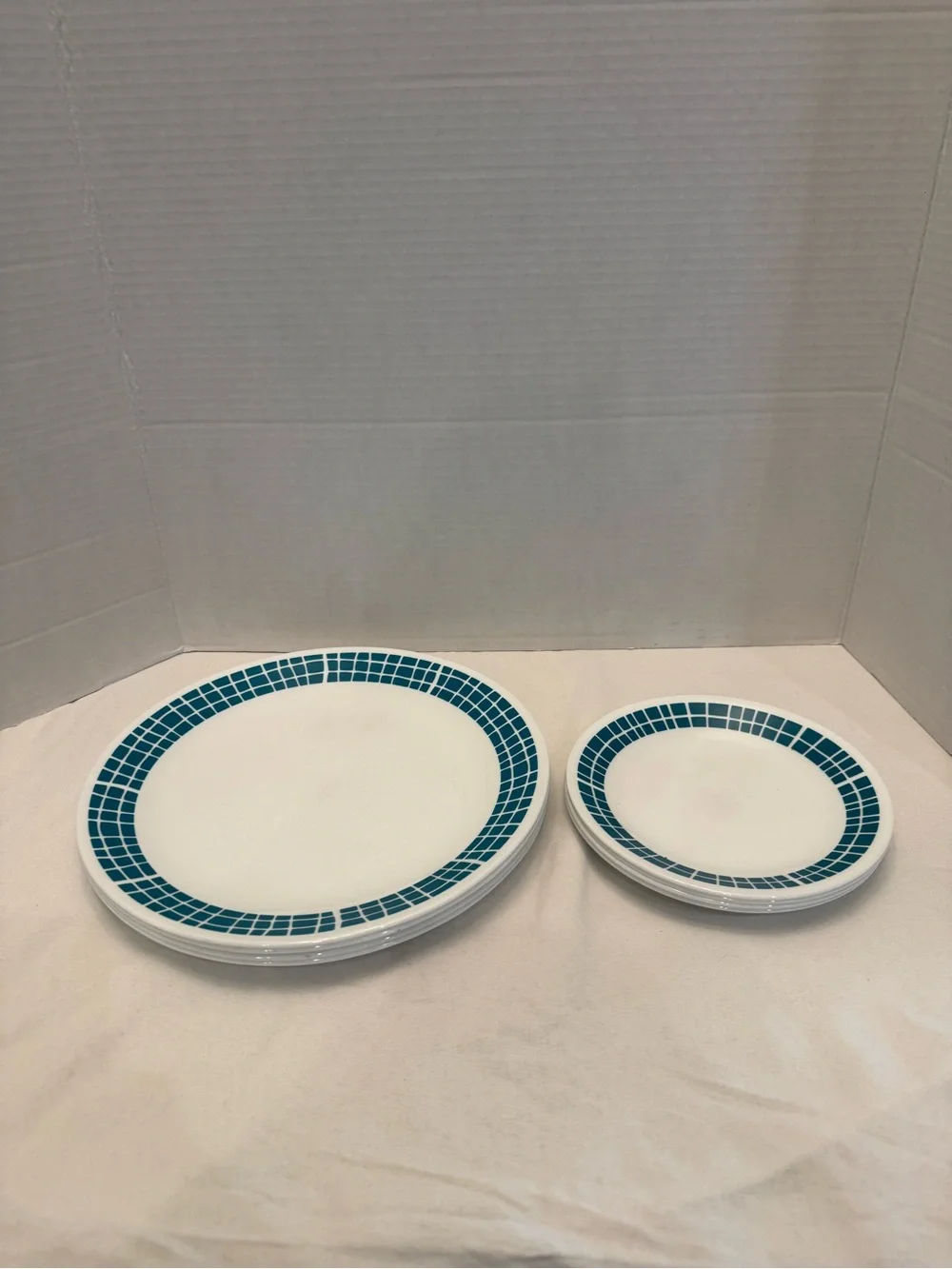 8-Piece Corelle Vitrelle Aqua Tiles Pattern - 4 Dinner Plates & 4 Dessert Plates
